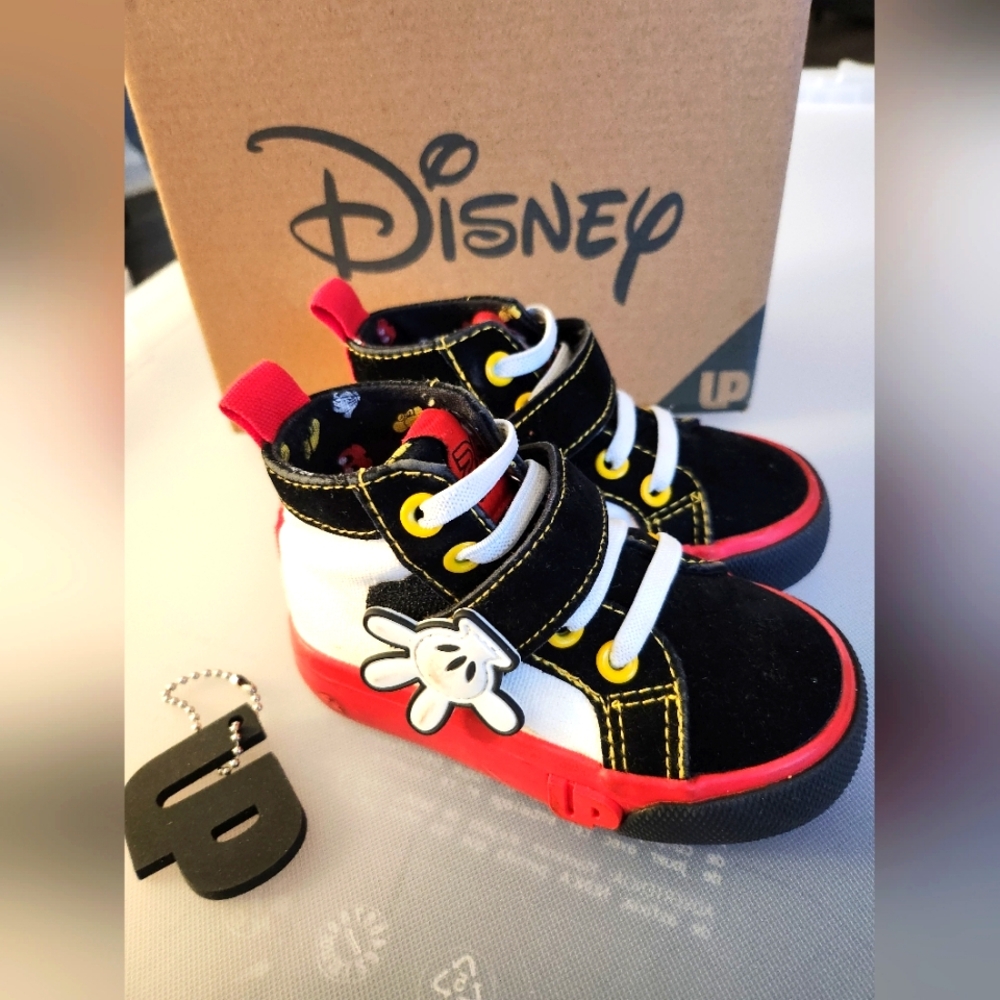 Disney, Mickey Mouse Sneakers Size 6 Toddlers Very Good Condition! BLK/RED/WHT
